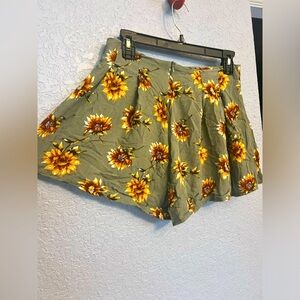 Shein Sunflower Shorts Size 10